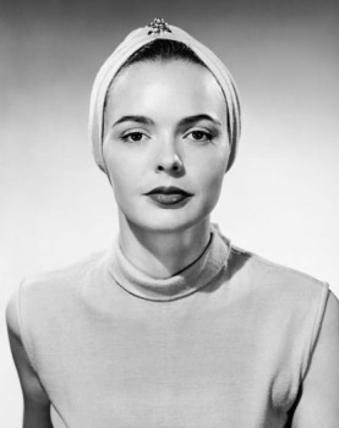 Studio portrait of young woman Canvas Art - (18 x 24)