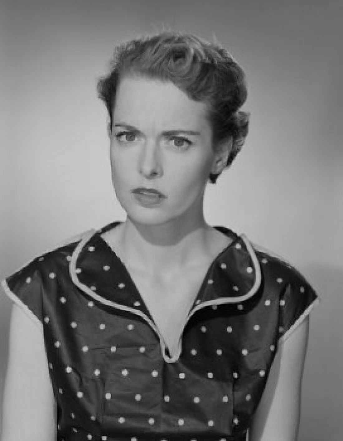 Studio portrait of young woman Canvas Art - (18 x 24)