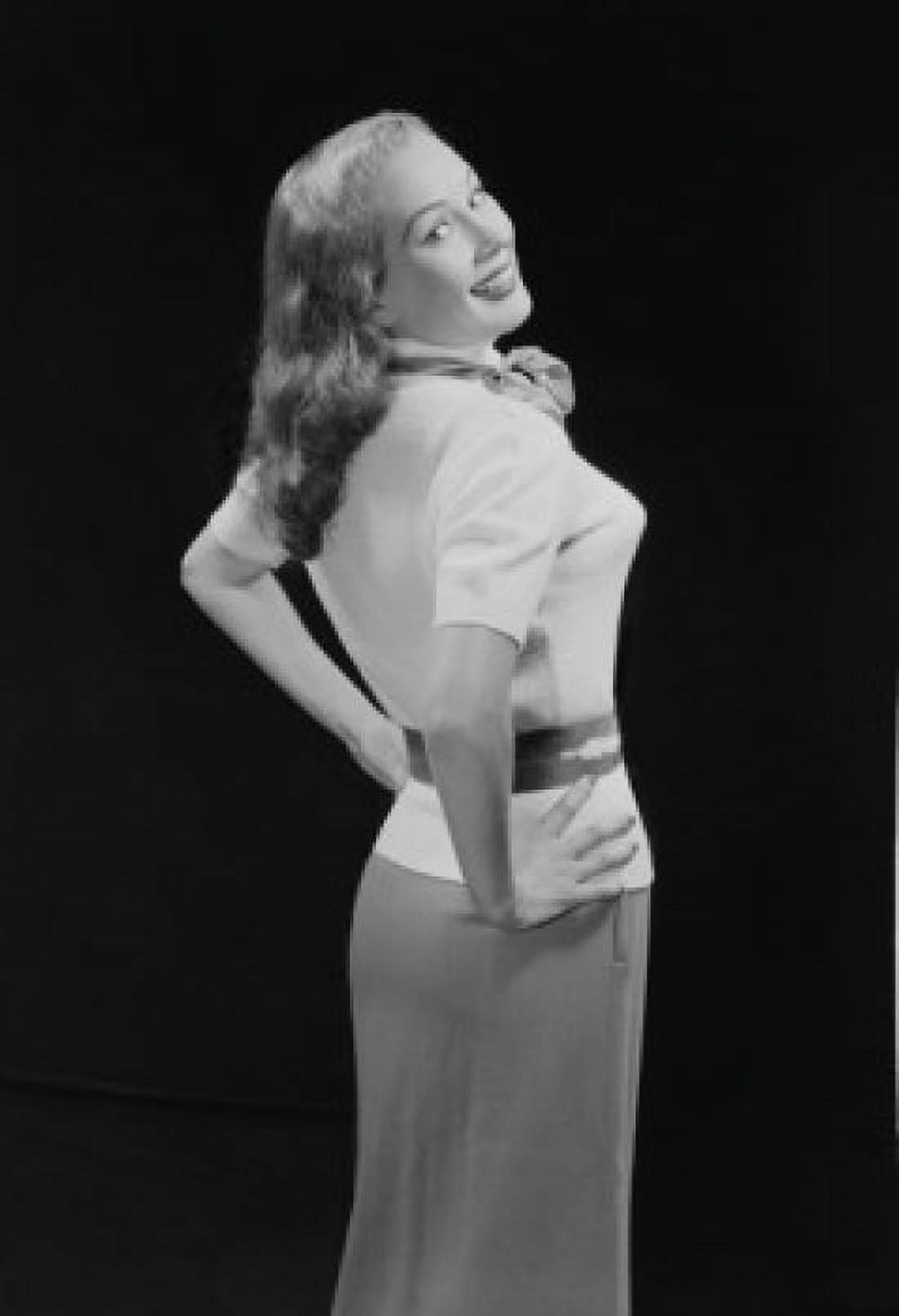 Studio portrait of young woman posing Canvas Art - (18 x 24)