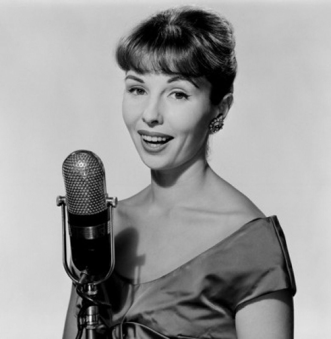 Studio portrait of young woman singing into microphone Canvas Art - (18 x 24)