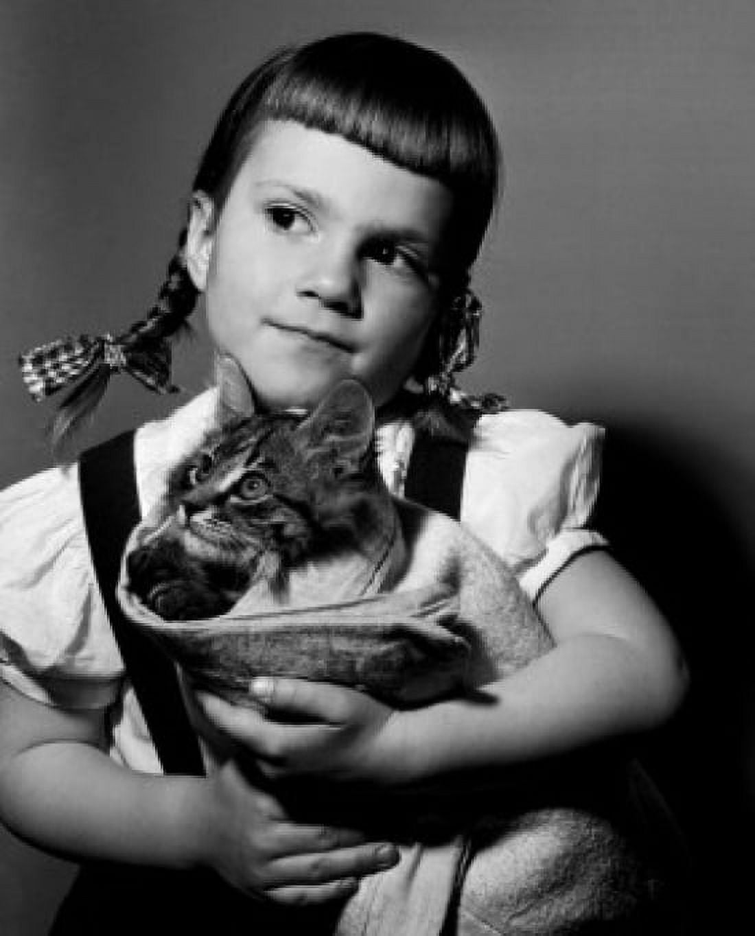 Studio shot of girl holding cat Canvas Art - (18 x 24)