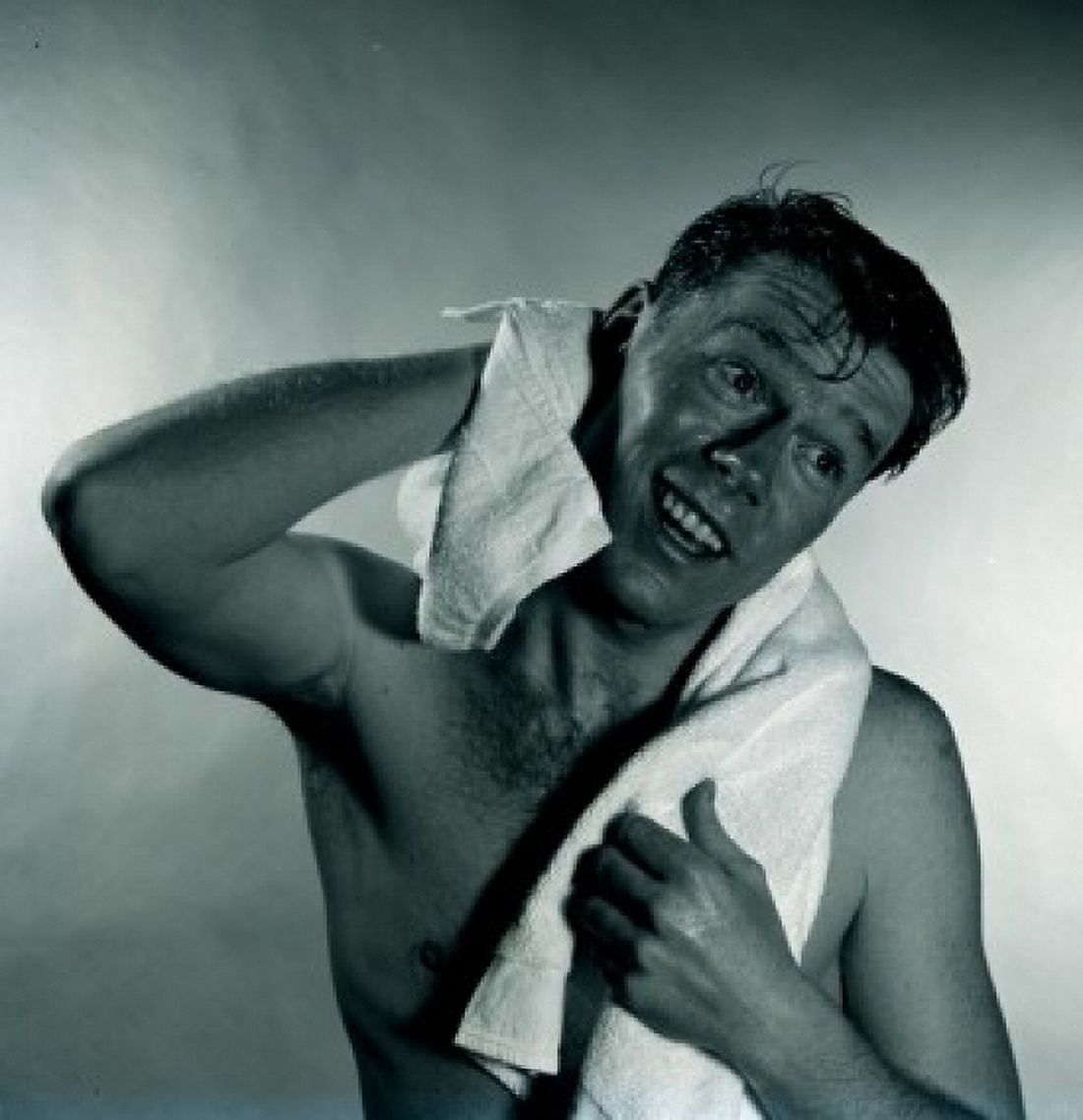 Studio shot of man drying hair with towel Canvas Art - (18 x 24)