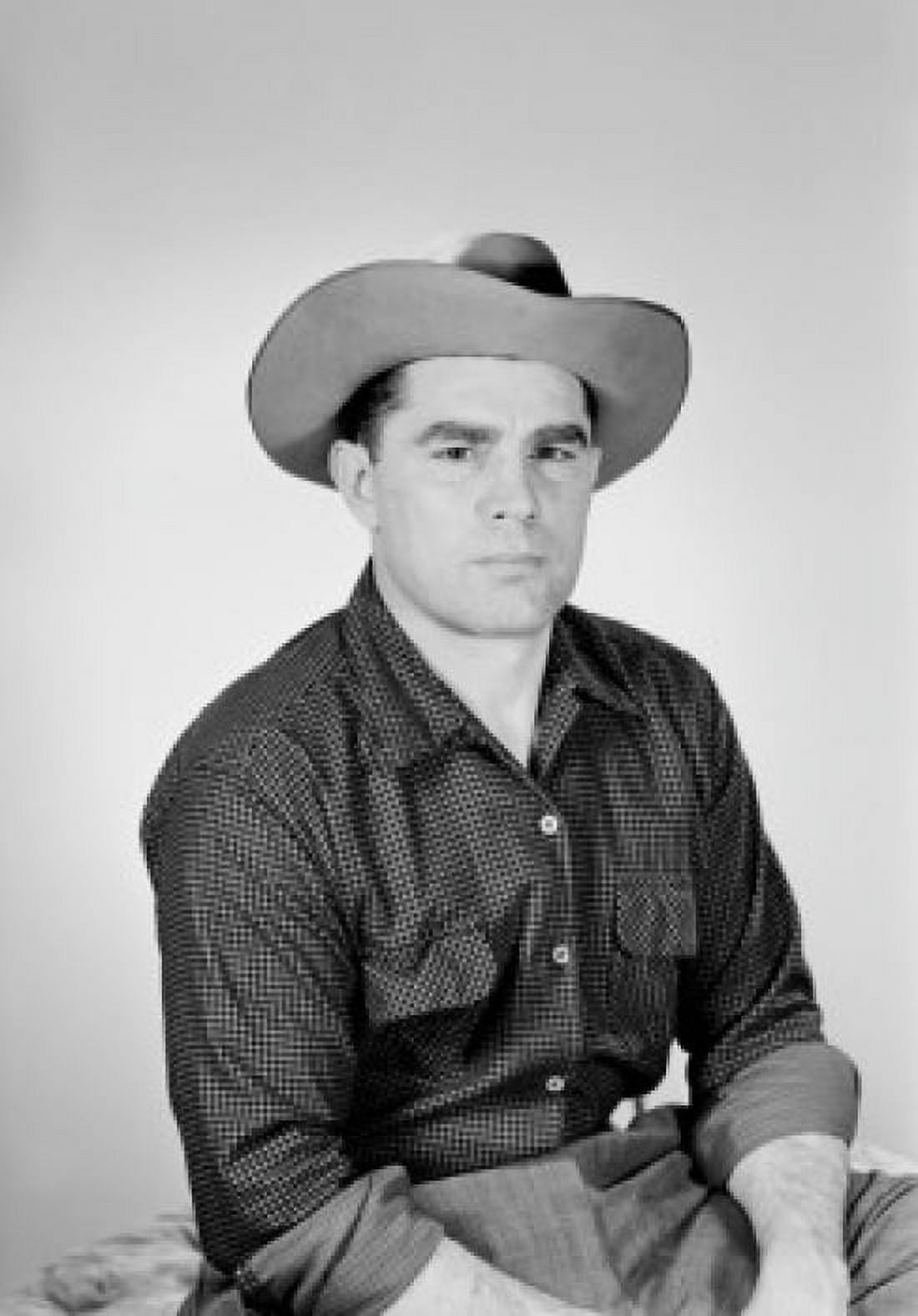 Studio shot of man wearing cowboy hat Canvas Art - (18 x 24)