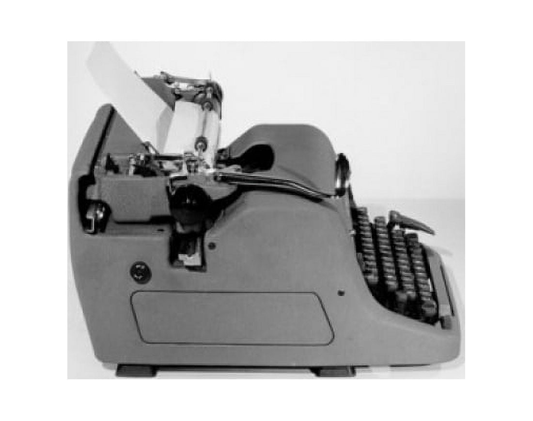 Studio shot of typewriter Canvas Art - (18 x 24)