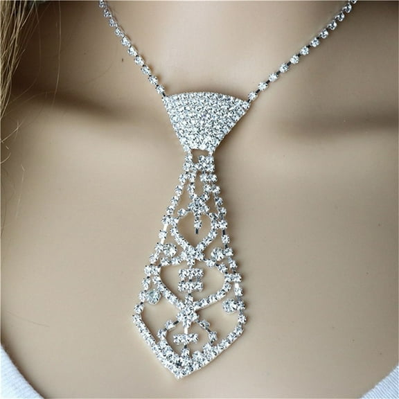 Stunning Rhinestone Bow Tie Fashion Necklace for Women - Choker Jewelry for Stylish Occasions and Daily Wear