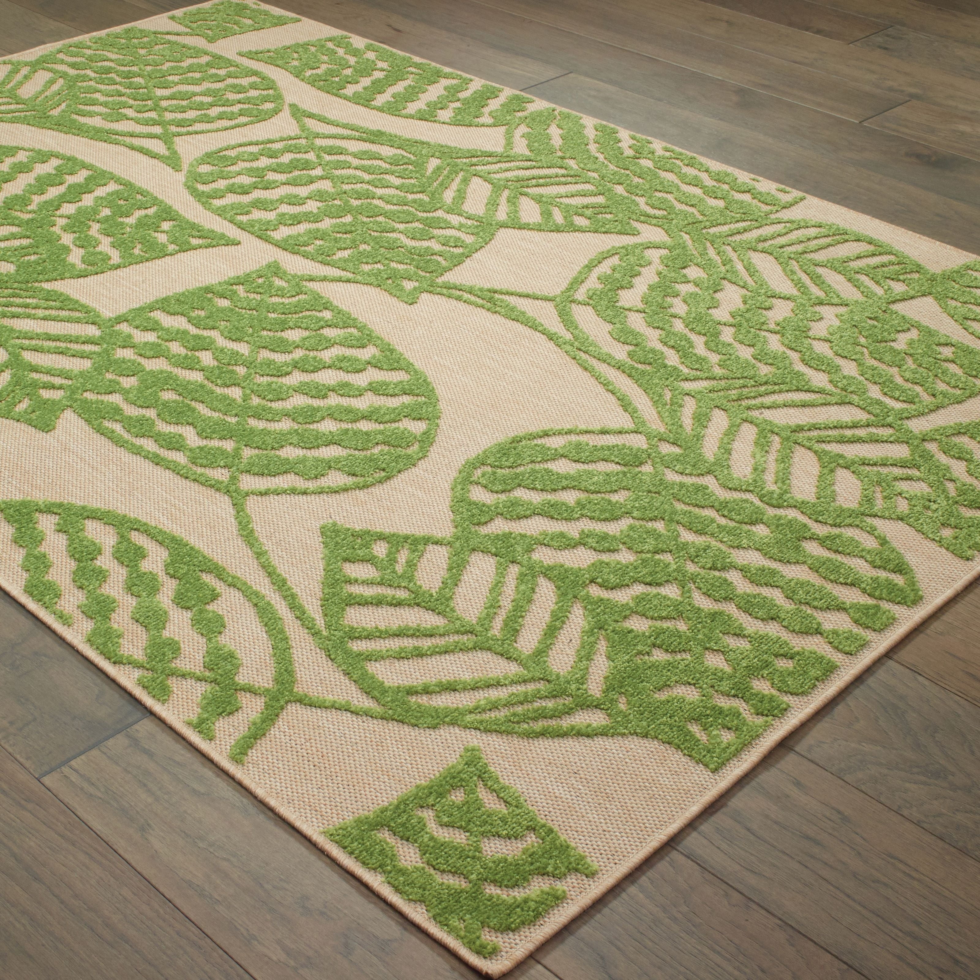 Green and Sand Tropical Leaf Pattern Synthetic Indoor/Outdoor Rug