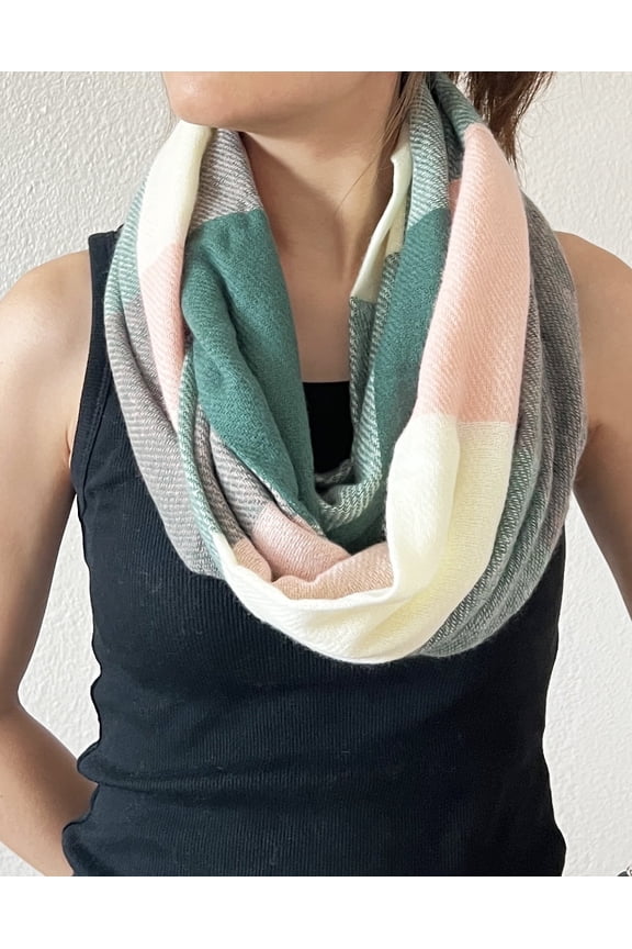 Winter Plaid Infinity Scarf with Hidden Zipper Pocket Fashion Travel Scarf for Women and Men (Light Pink + Green )