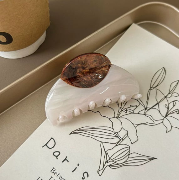 Stylish Acetate Shark Hair Clip - Strong Grip for All Hair Types, Perfect for Daily Wear and Special Occasions