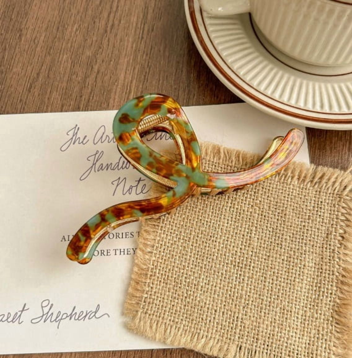 Stylish Acetate Shark Hair Clip - Strong Grip for All Hair Types, Perfect for Work, Dates, and Everyday Use