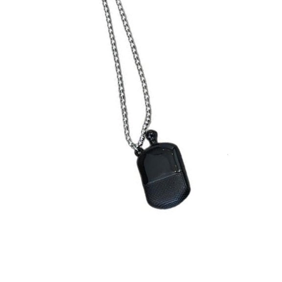 Stylish Alloy Wine Flask Necklace Suitable for Distinctive Fashion Statements