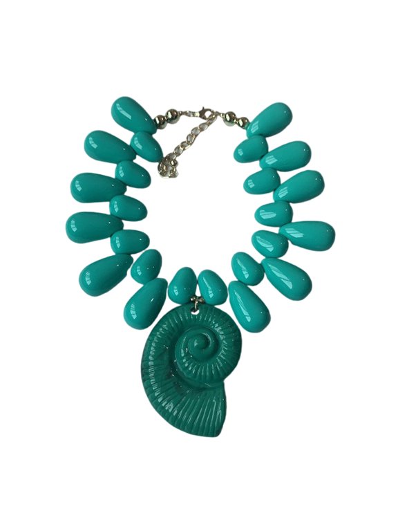 Stylish Conch Pendant Necklace Jewelry Feature Adjustable Chain for Women Fashion and Coastal Accessories