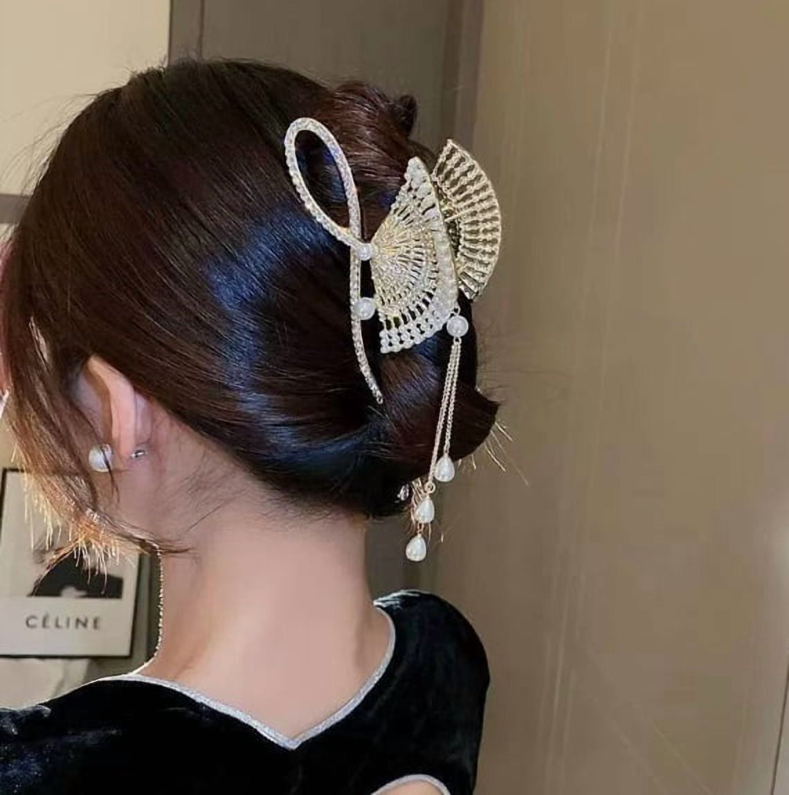 Stylish Fringe Shark Clip - Strong Grip for All Hair Types, Perfect for Daily Wear, Commuting, and Dates