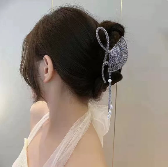 Stylish Fringe Shark Clip - Strong Grip for All Hair Types, Perfect for Daily Wear, Commuting, and Dates