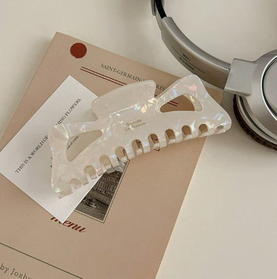 Stylish Hollow Shark Hair Clip - Strong Grip for Thick Hair, Perfect for Daily Wear, Work, and Dates