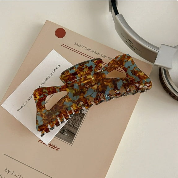 Stylish Hollow Shark Hair Clip - Strong Grip for Thick Hair, Perfect for Daily Wear, Work, and Dates
