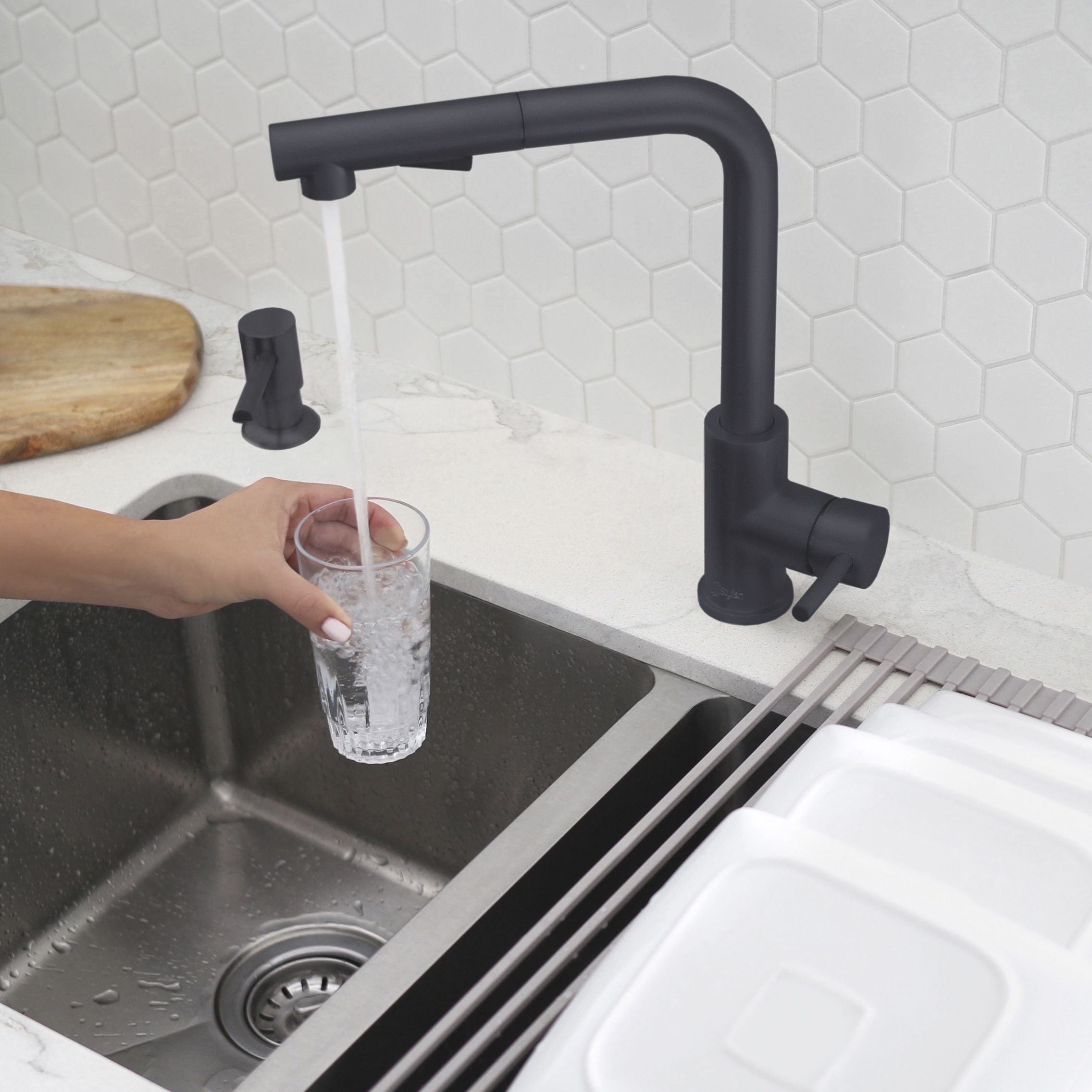 Matte Black Stainless Steel Single Handle Kitchen Faucet with Pull-out Spray