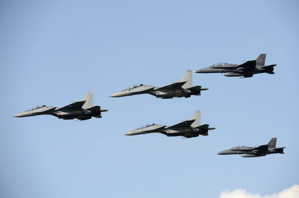 Sukhoi Su-30 MKM aircraft and FA-18 Hornet jets of the Royal Malaysian Air Force Canvas Art - Remo GuidiStocktrek Images (18 x 12)