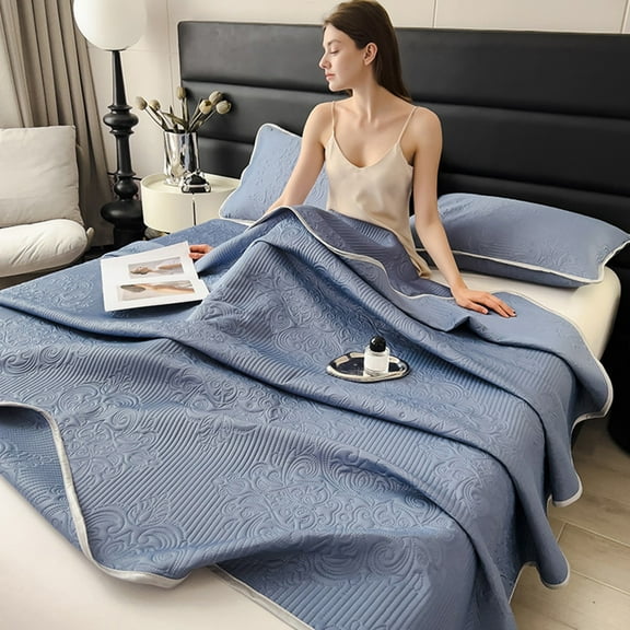 Summer Savings Lightweight Summer Comforter Hypoallergenic Machine Washable Budget-Friendly Summer Bedding Perfect for Bed Couch Sofa Breathable Soft Lightweight Silk Smooth Full Size