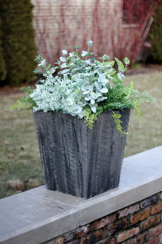 Farmington 16" Gray Resin Square Indoor/Outdoor Planter