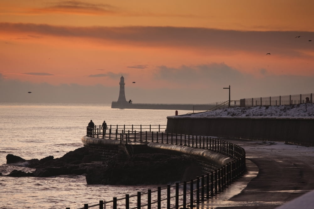 Sunderland Tyne And Wear England People Walking Along The Coast With A Lighthouse In The Distance Canvas Art - John Short Design Pics (19 x 12)