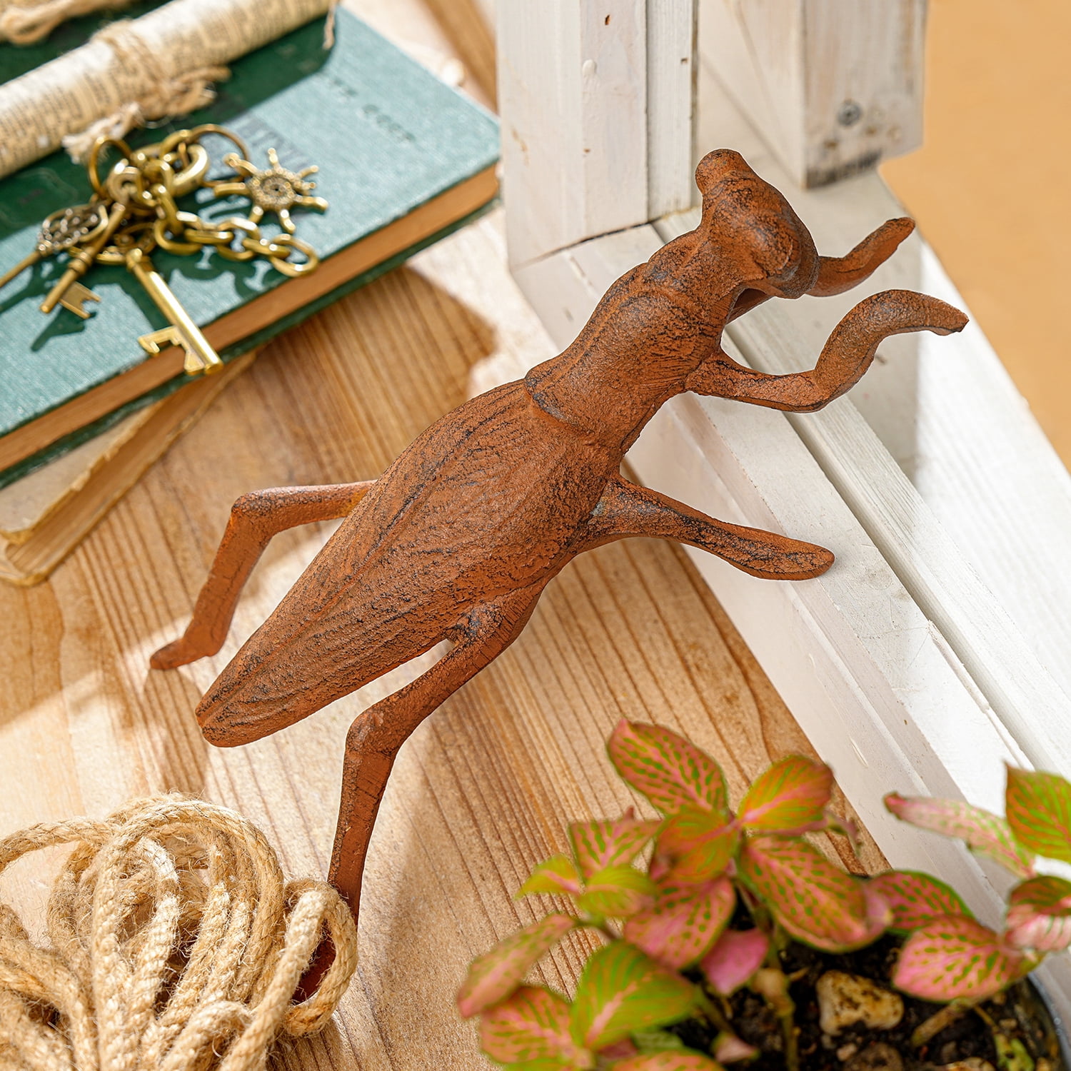 Sungmor Cast Iron Mantis Statue,Rustic Rust Heavy Duty Animal Collection Sculpture, Paperweight, Doorstop, Adorable Garden Figurine