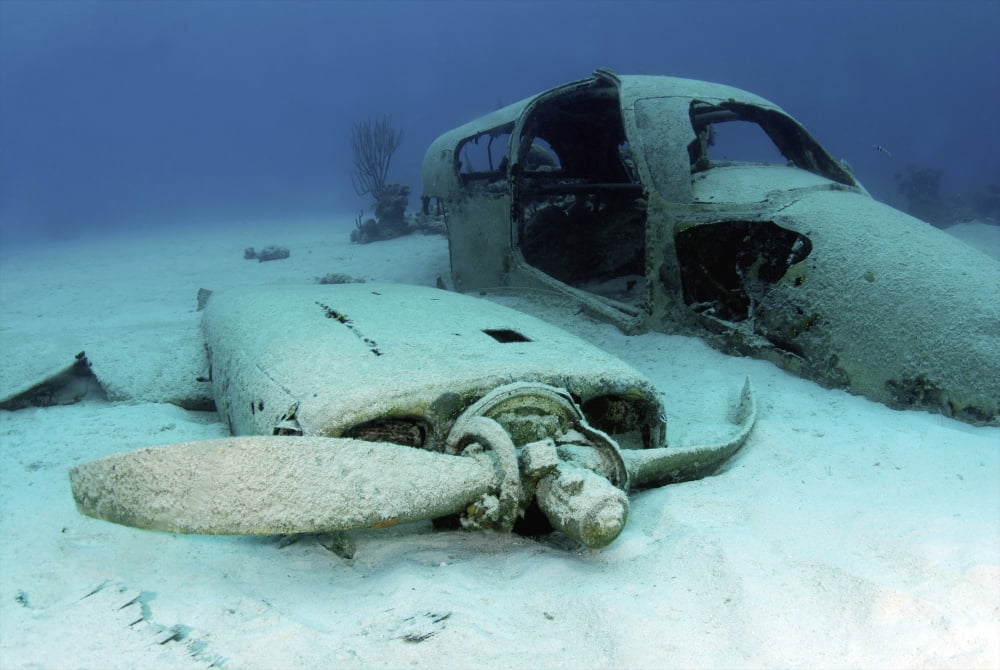Sunken plane from the film Jaws 4 Nassau The Bahamas Canvas Art - Amanda NichollsStocktrek Images (18 x 12)
