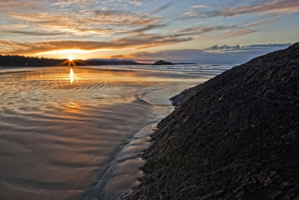 Sunrise At Long Beach Pacific Rim National Park British Columbia Canvas Art - Robert Postma Design Pics (17 x 11)