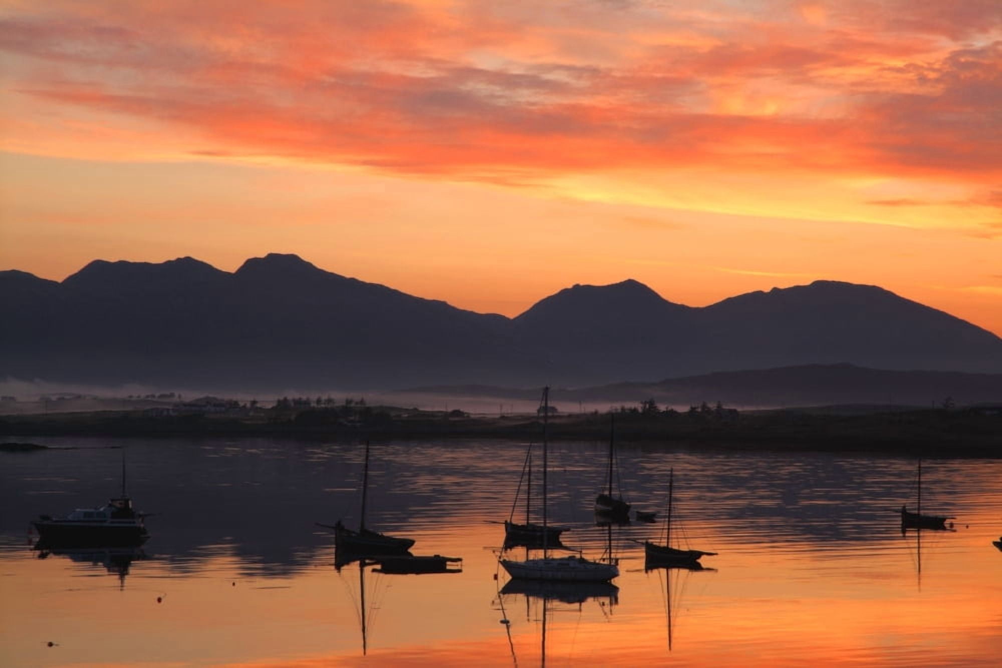 Sunrise At Roundstone Harbour With 12 Bens Galway Ireland Canvas Art - Peter Zoeller Design Pics (18 x 12)