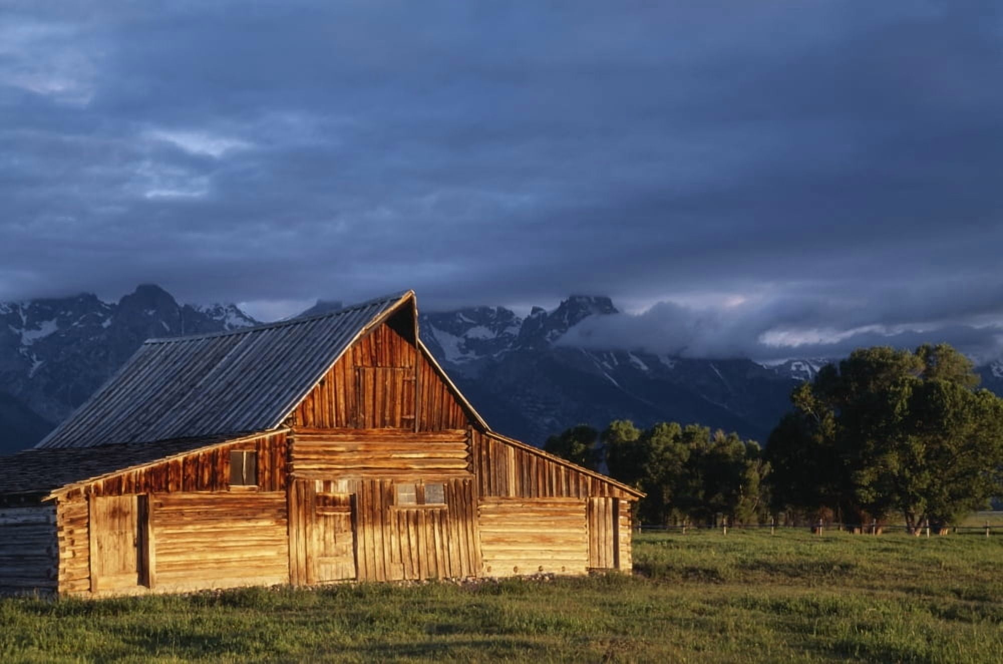 Sunrise On Old Wooden Barn On Farm Moulton Barn Canvas Art - Mary Winch Design Pics (19 x 12)