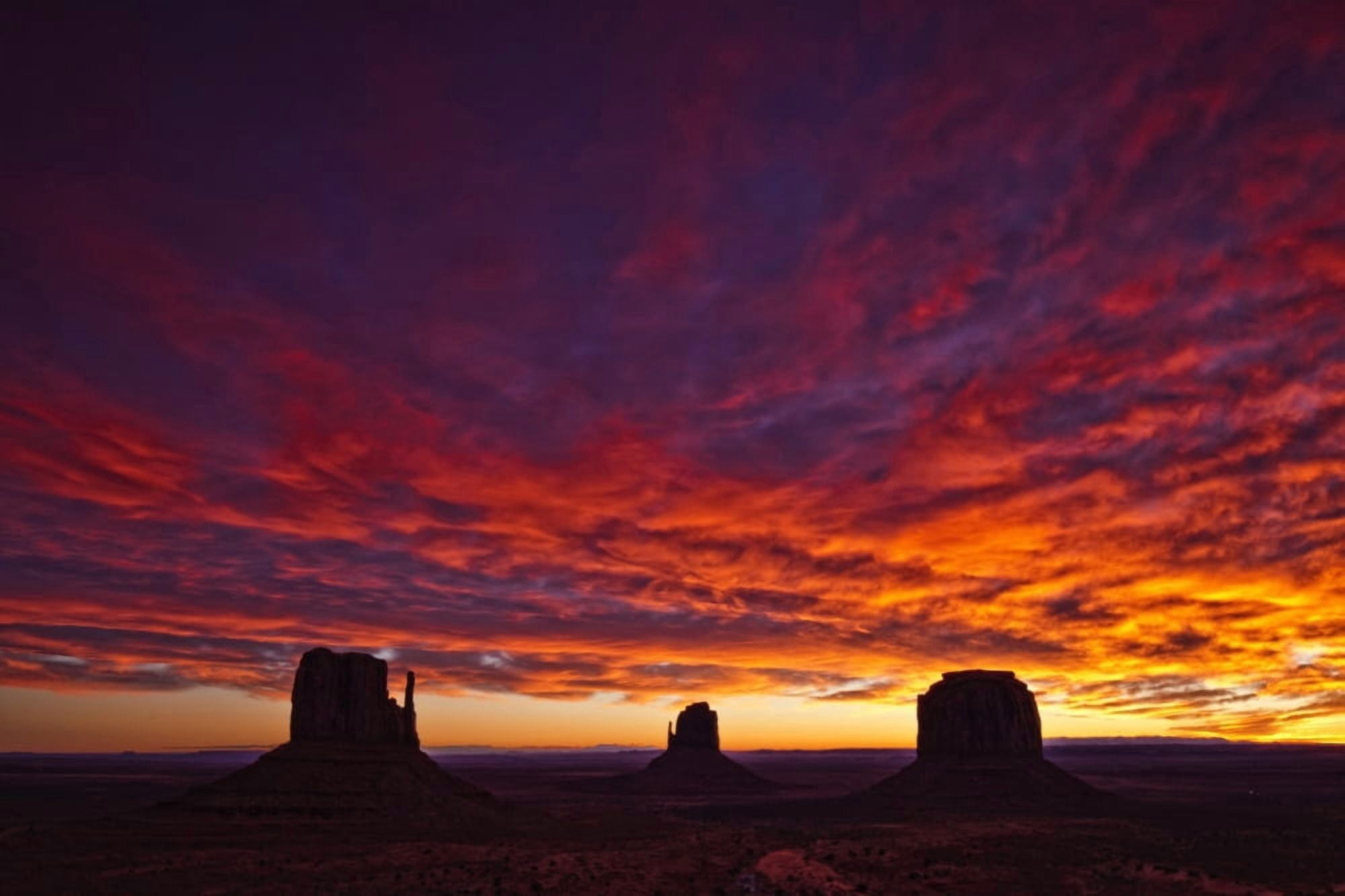Sunrise Over Monument Valley Arizona Canvas Art - Robert Postma Design Pics (17 x 11)