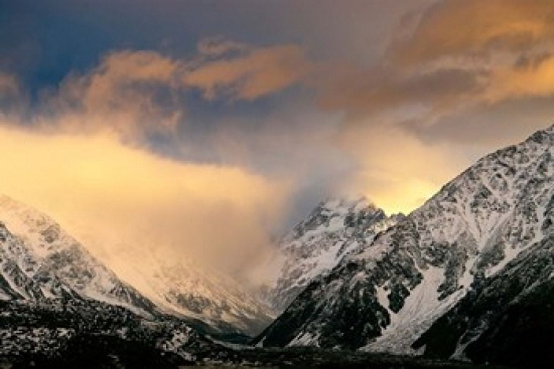 Sunrise at Aoraki Mount Cook New Zealand Canvas Art - David Noyes DanitaDelimont (36 x 24)