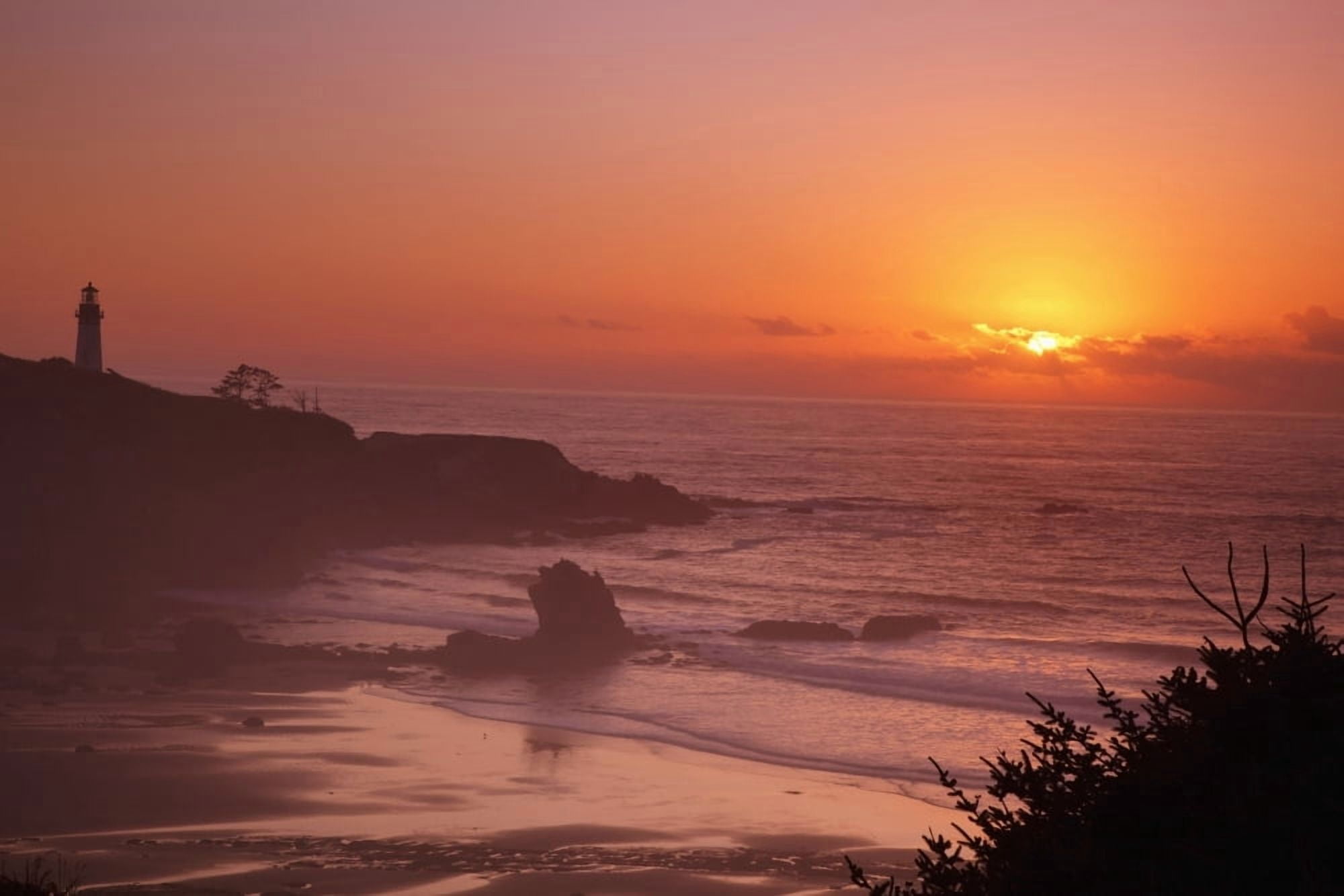 Sunset Over Yaquina Head Lighthouse Newport Oregon United States of America Canvas Art - Craig Tuttle Design Pics (19 x 12)