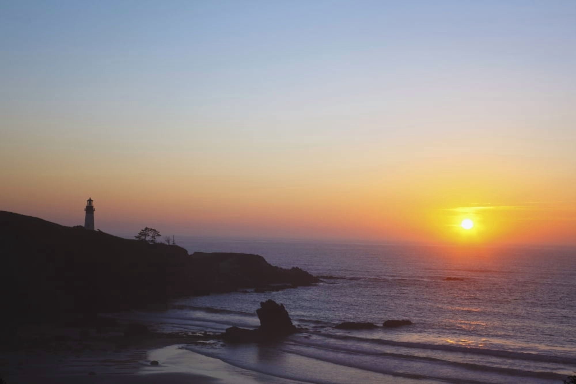 Sunset Over Yaquina Head Lighthouse Newport Oregon United States of America Canvas Art - Craig Tuttle Design Pics (19 x 12)