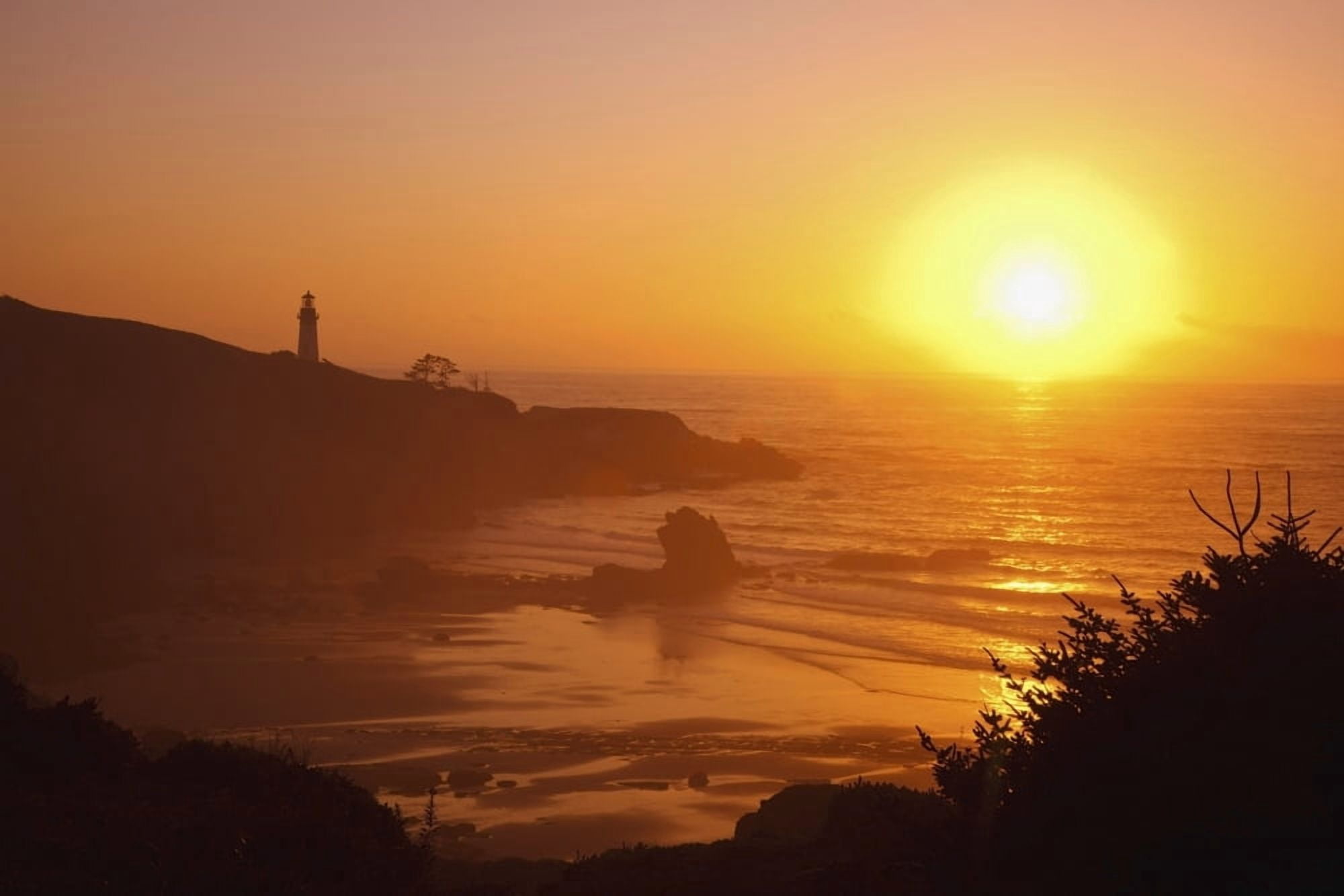 Sunset Over Yaquina Head Lighthouse Newport Oregon United States of America Canvas Art - Craig Tuttle Design Pics (38 x 24)