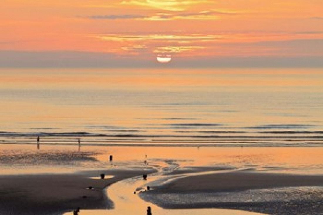 Sunset and beach Blackpool England Canvas Art - Paul Thompson DanitaDelimont (35 x 24)