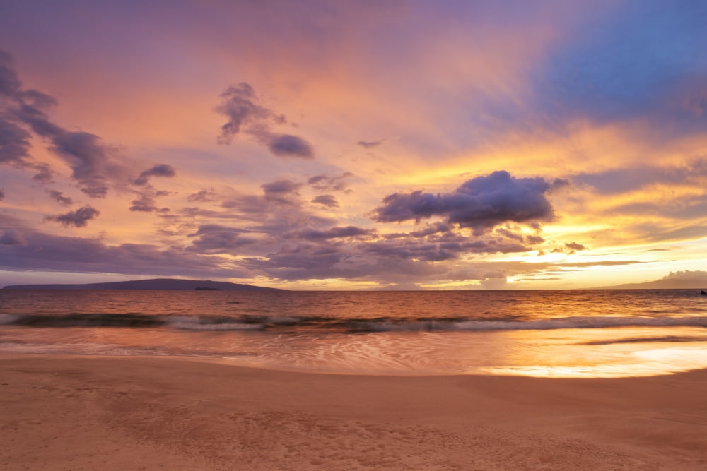 Sunset on Hawaii Beach Canvas Art - Design Pics Vibe Design Pics (17 x 11)