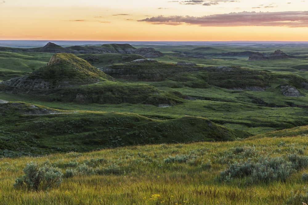 Sunset over Killdeer Badlands in Grasslands National Park Saskatchewan Canada Canvas Art - Robert Postma Design Pics (19 x 12)