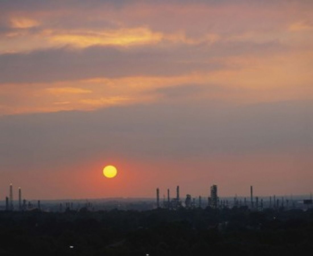 Sunset over a refinery Philadelphia Pennsylvania USA Canvas Art - Panoramic Images (20 x 18)
