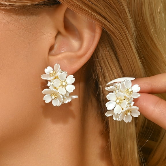 Sunyuer 14K Gold Plated Little Daisy Earrings Studs for Women Petite Flowers Studs Earrings
