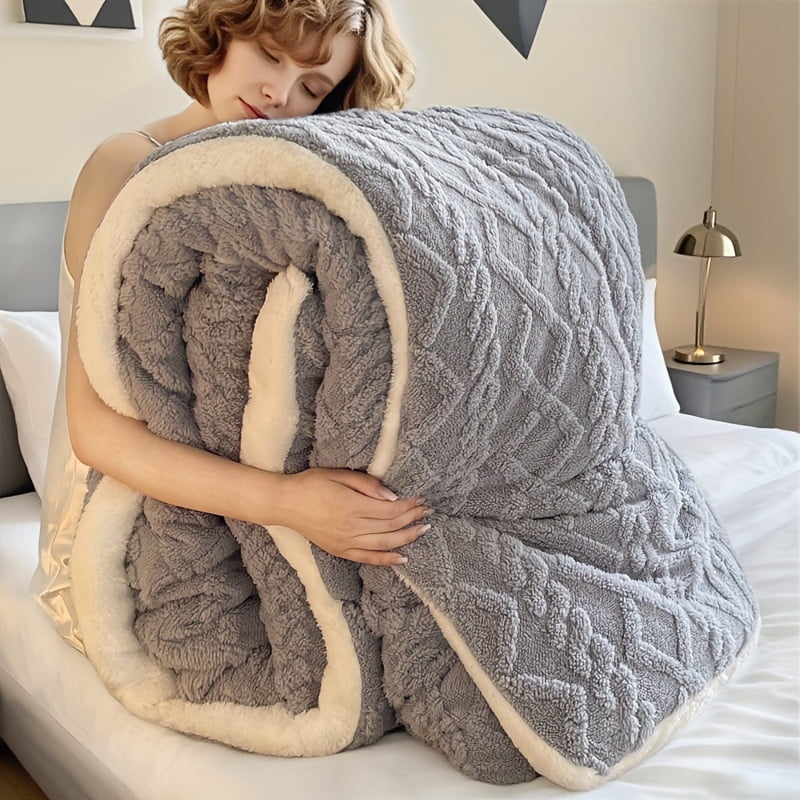 Super Soft All-Season Heavyweight Quilt, Double-Sided Plush Bedspread with Geometric Pattern, Anti-Static & Non-Slip Luxury Bedding for Bedroom, Hotel & Guest Room, Dry Clean Only