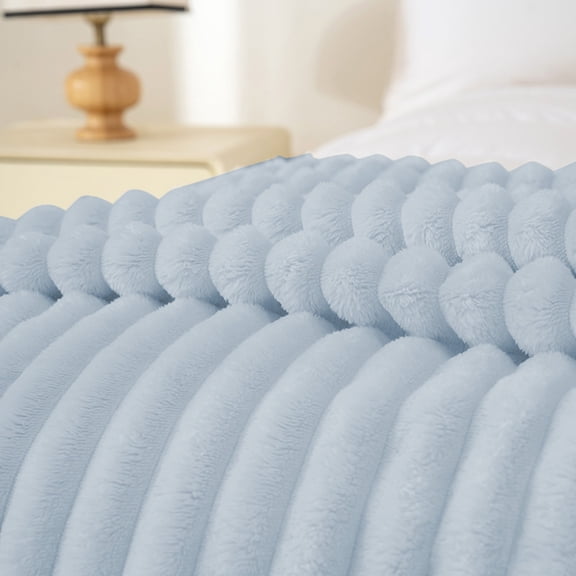 Super Soft Blanket Twin Size - Fleece Throw Blanket for Bed, Couch & Chair - Cozy, Warm & Breathable - All Season Fuzzy, Cute Decor, Microplush Bedding for Women, Men and Teens - 27.5x39.37, Blue