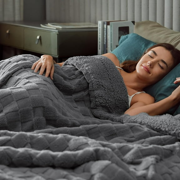 Super Soft Cozy Throw Blanket King Size for Couch Bed, Fluffy Sherpa Fleece Reversible Thick Warm Fuzzy Blanket for All-Season, 3D Checkered Jacquard Decorative Blankets, Grey, 108"x90"