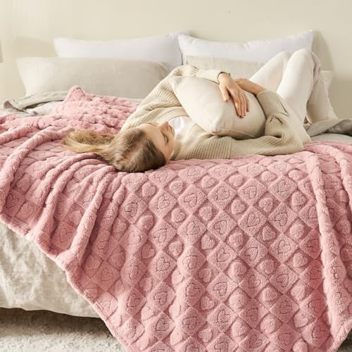 Super Soft Queen Blanket Pink Premium Silky Flannel Fleece 3D Heart Checkered Lightweight Bed Blanket All Season Use (Pink Heart, Queen(90"x90"))