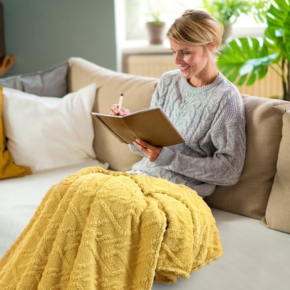Super Soft Throw Blanket Flannel Fabric 80x100cm Cozy Blanket Super Soft Warm for Sofa Bed Bathroom Lounge