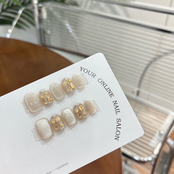 Super flash cat eye pure hand-worn nail nude white short finished nail patch removal fake nails