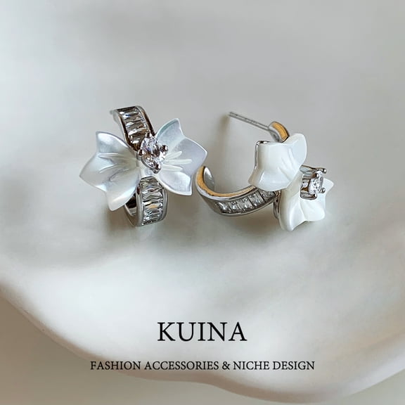 Super flash mother-of-pearl bow earrings female French light luxury high-level sense of circle sterling silver pin earrings unique and beautiful earrings