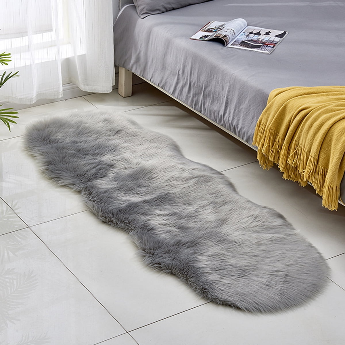 Super soft pile rugs, plush rugs, sofa cushions, plush rugs next to ...