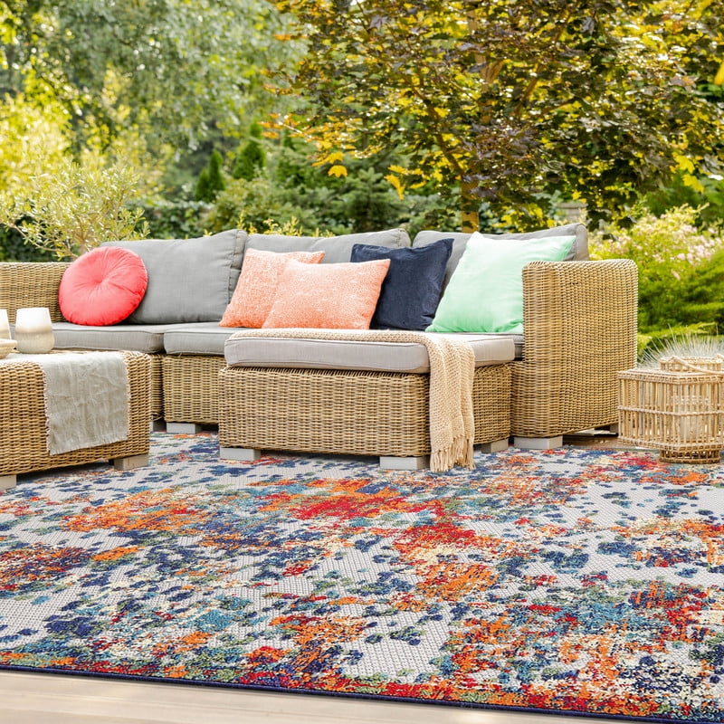 Celyn Off-White Abstract Stain-Resistant Indoor/Outdoor Rug, 5' 2" x 7' 2"