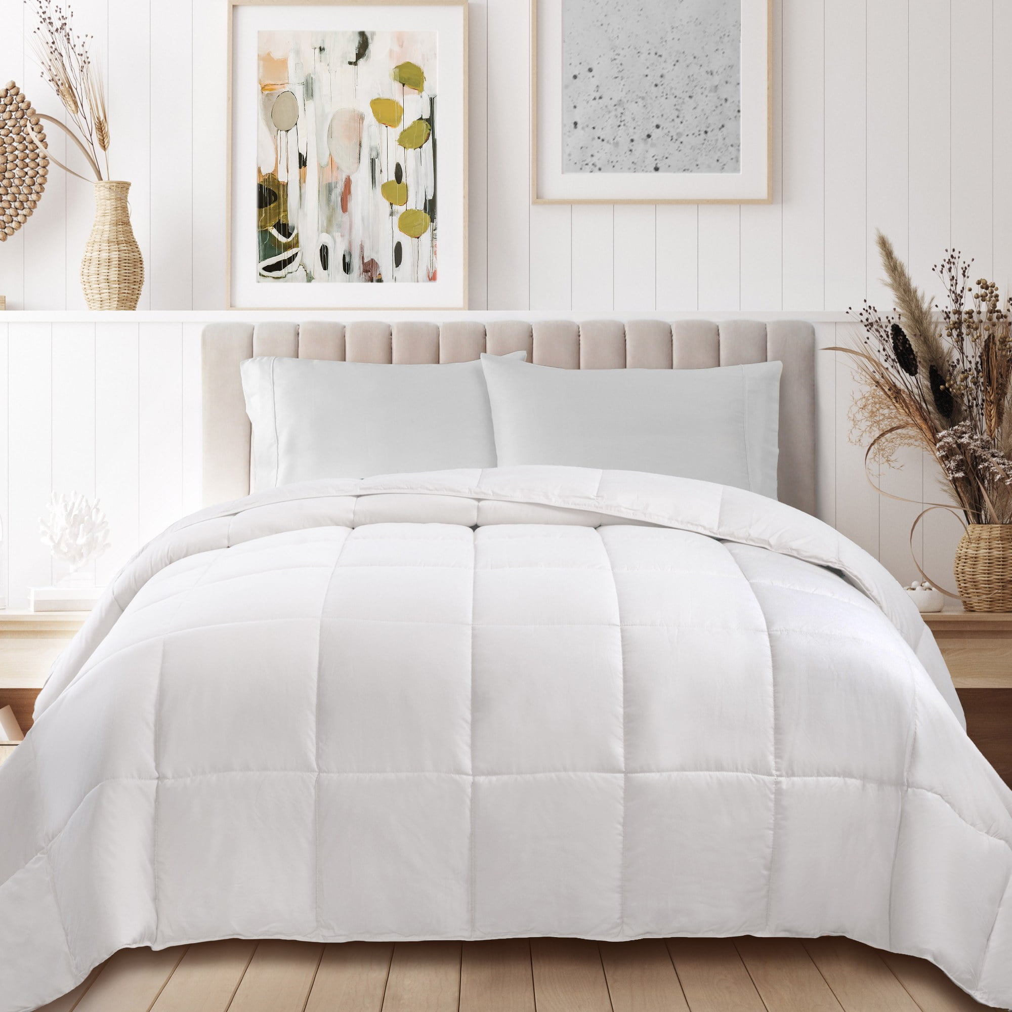 White Full/Queen Reversible Microfiber Comforter