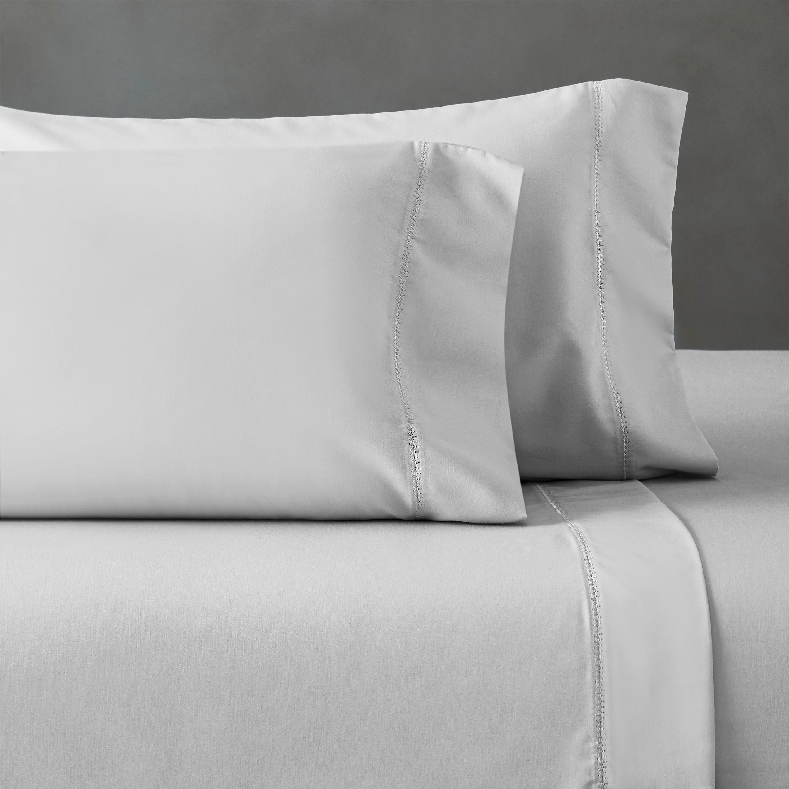 Superior Cotton Blend 600 Thread Count Embroidered Pillowcases , Set of 2, Standard Size, Platinum